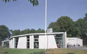 Poëziegroep in bibliotheek van Sleen