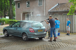 2 juli ook auto's wassen in Sleen
