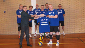 Nieuwe shirts Heren 2 Volleybalclub Sleen