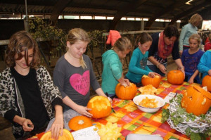 Herfstvakantie: pompoenen uithollen in Sleen