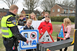 Kinderen uit Sleen ontwerpen verkeersborden