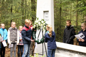 Adoptie vliegtuigmonument op 25 april