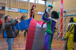 Pietengym luidt intocht Sinterklaas in