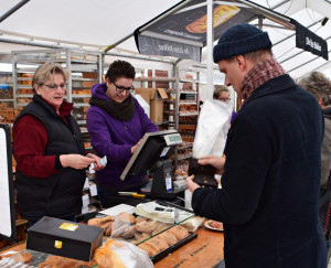 Zangvereniging langs de deuren voor oliebollen