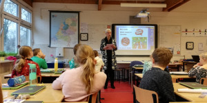 Drentse voorlezers in de klas