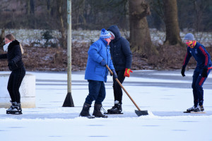 IJsbaan in Sleen onder voorwaarden open