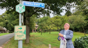 Straatnaambordje Dikke Zand in Erm onthuld