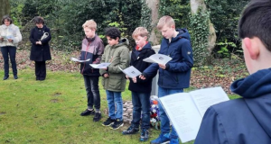 Leerlingen dragen monumentadopties over