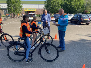 Kinderen leggen verkeersexamen af in Sleen