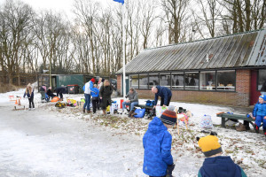 De ijsbaan zorgt voor plezier voor iedereen