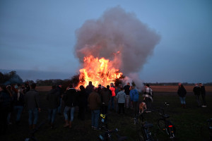 Sleen en Noord-Sleen bouwen samen paasbult