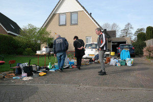 Genoeg te koop tijdens garagesale in Erm