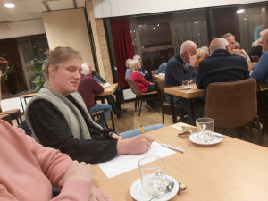 Teams strijden tijdens streektaalquiz in Sleen