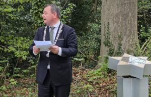 Overdracht Joods Monument in Sleen 