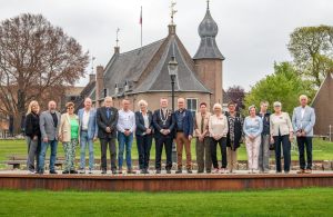 Drie koninklijke onderscheidingen in Sleen