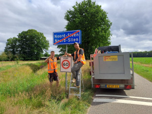 Drentstalige plaatsnaamborden voor Noord-Slien