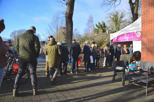 Oliebollenverkopers doen goede zaken