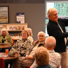 Ton Tompert geeft rondleiding langs expositie