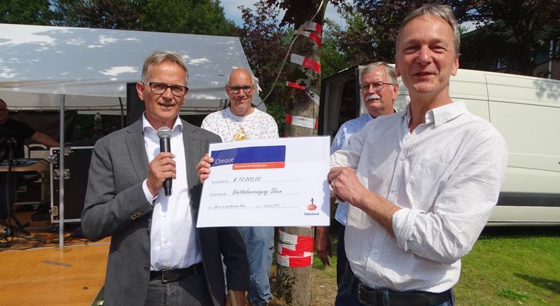 vv sleen 75 jaar cheuqe.jpg