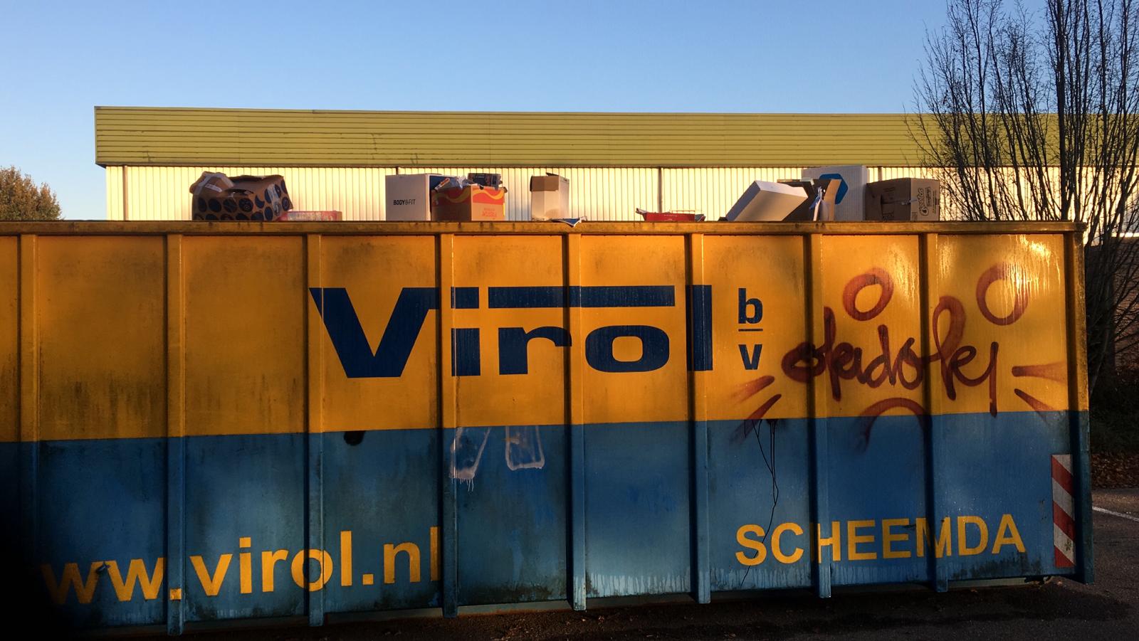 Oud papier container