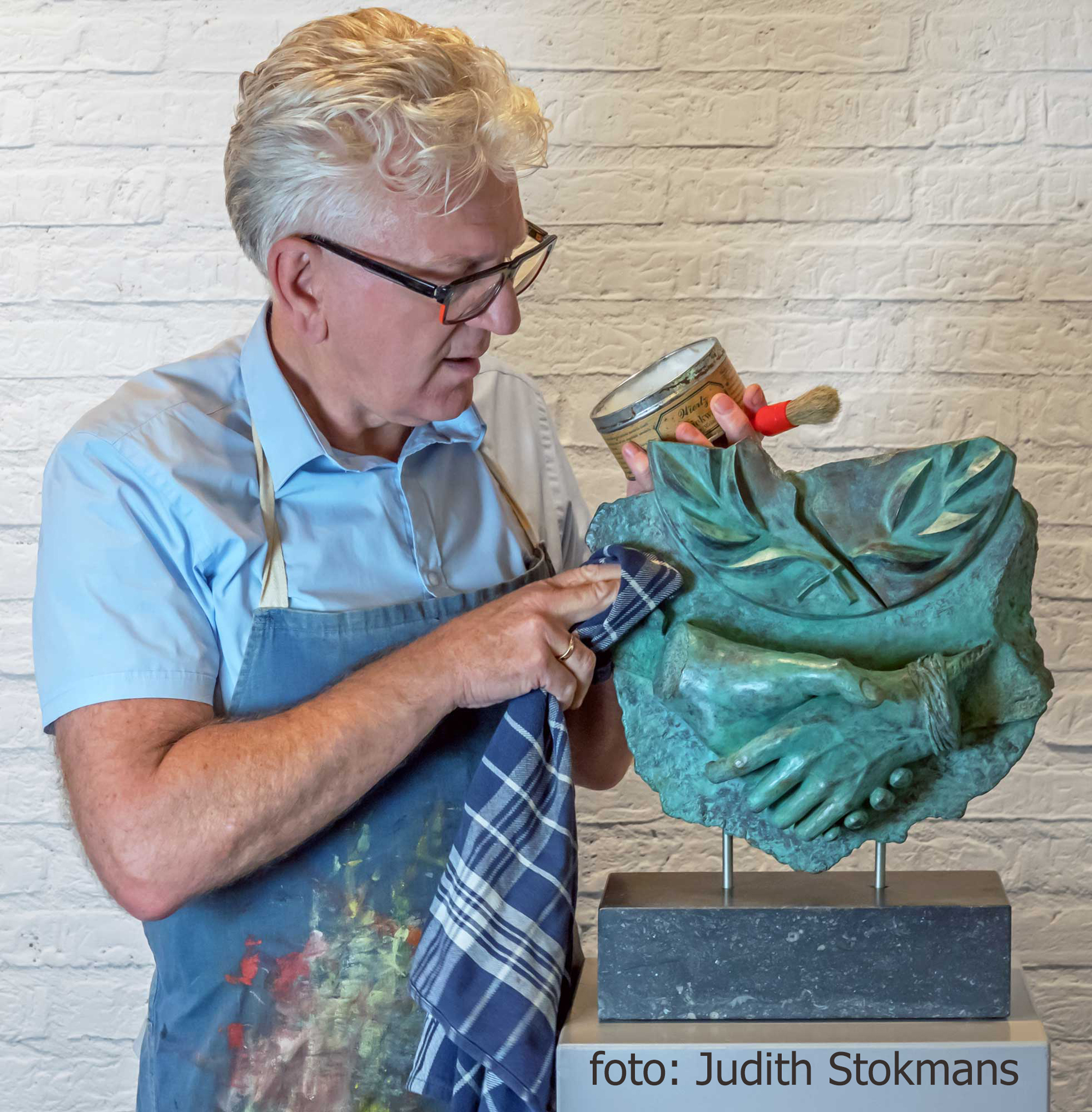Gert Tabak - bronzen beeld Vrede.jpg