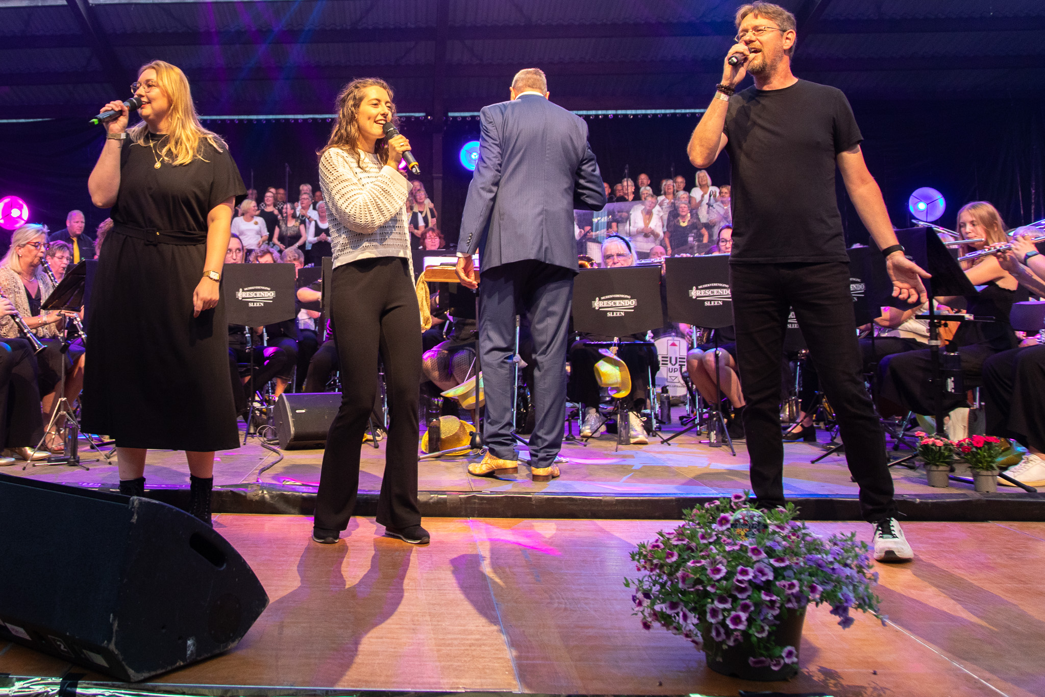 foto 7 Let me entertain you.jpg