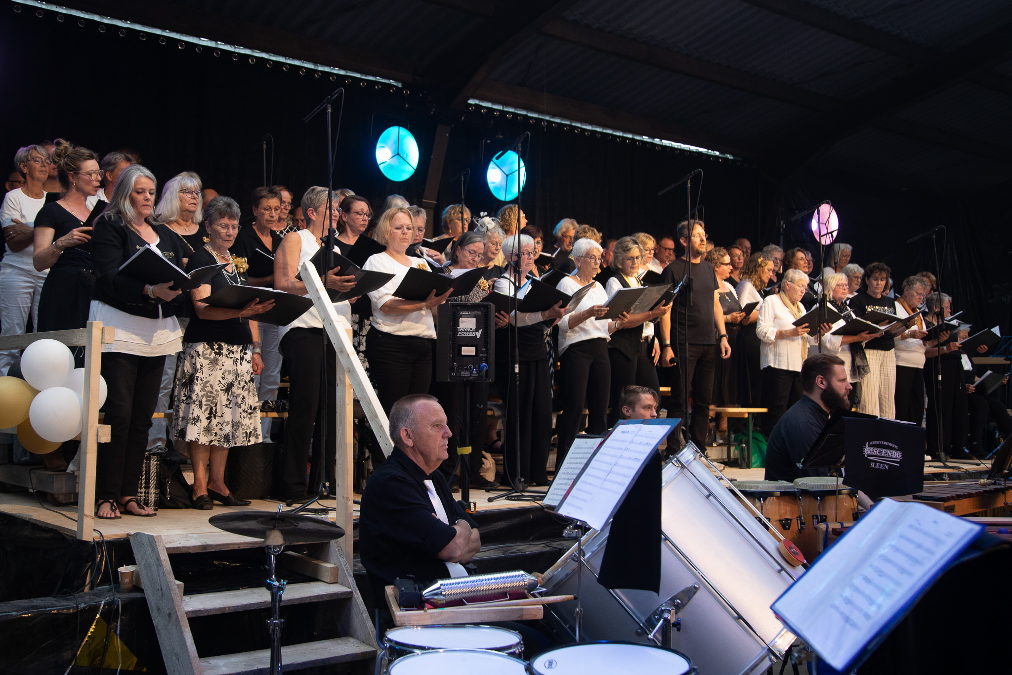 foto5 Hans en koor.jpg