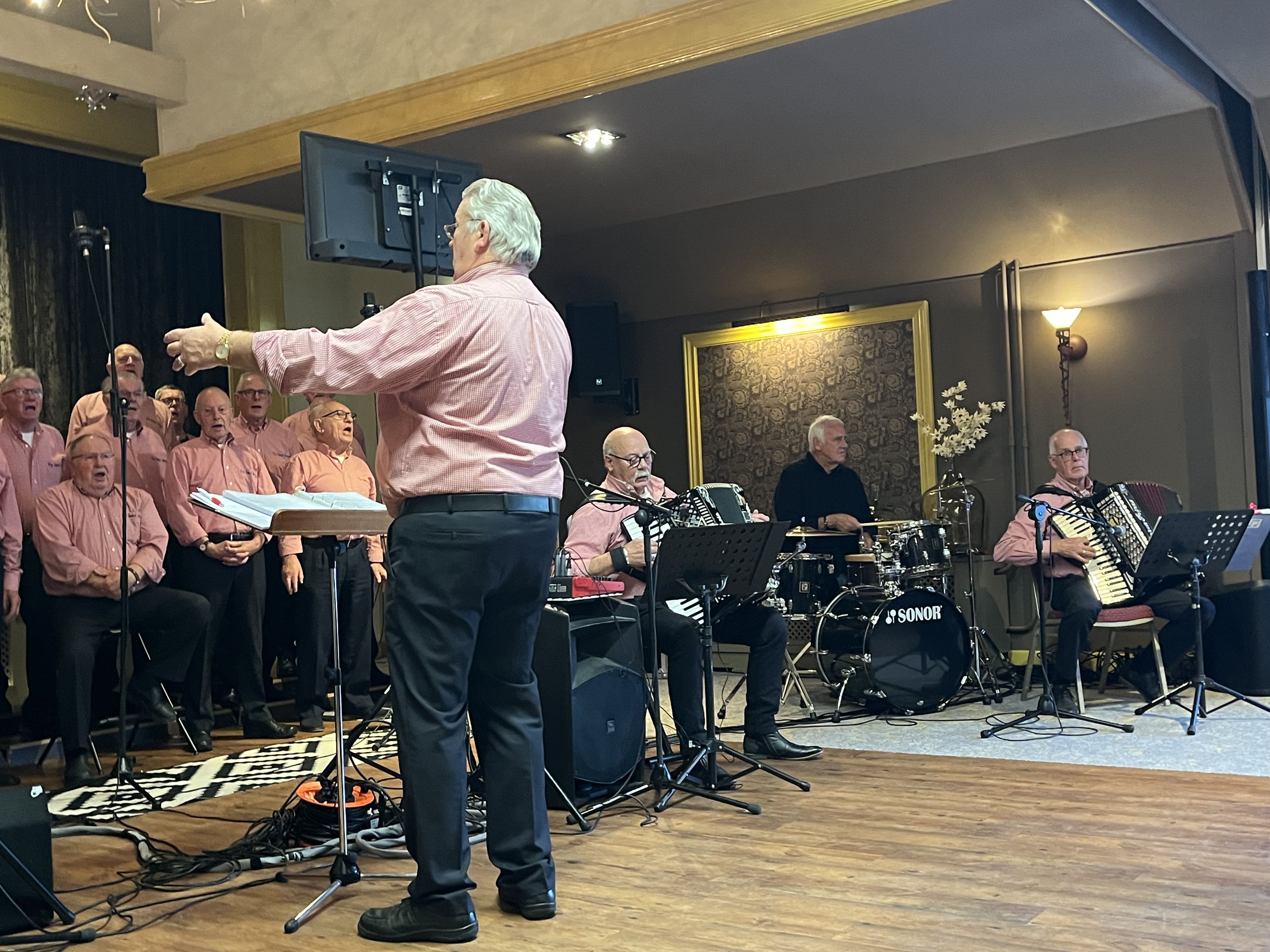 foto 2 begeleiding Sweelsingers-min.jpg