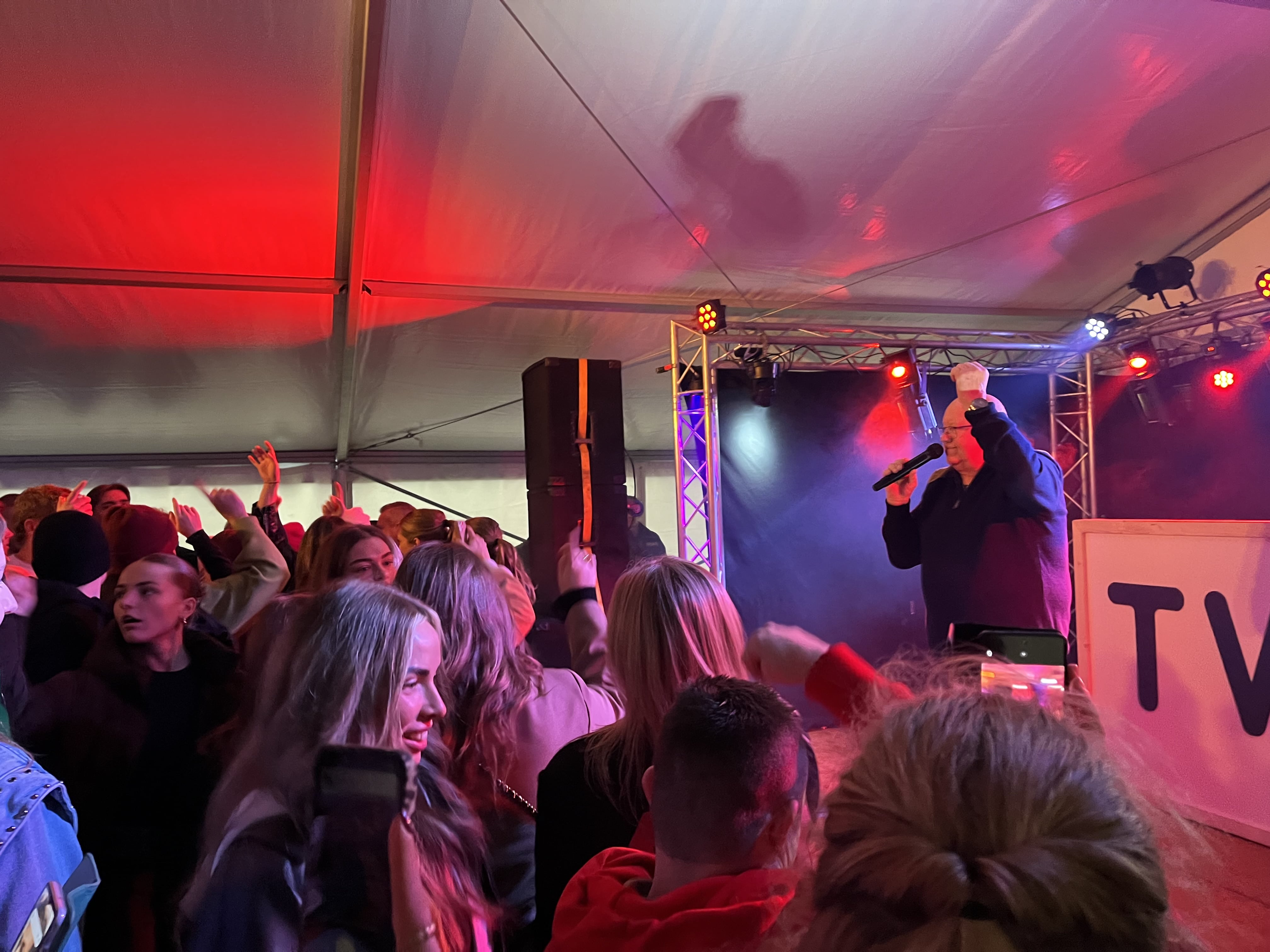 9 optreden-min.jpeg 9 optreden-min.jpeg