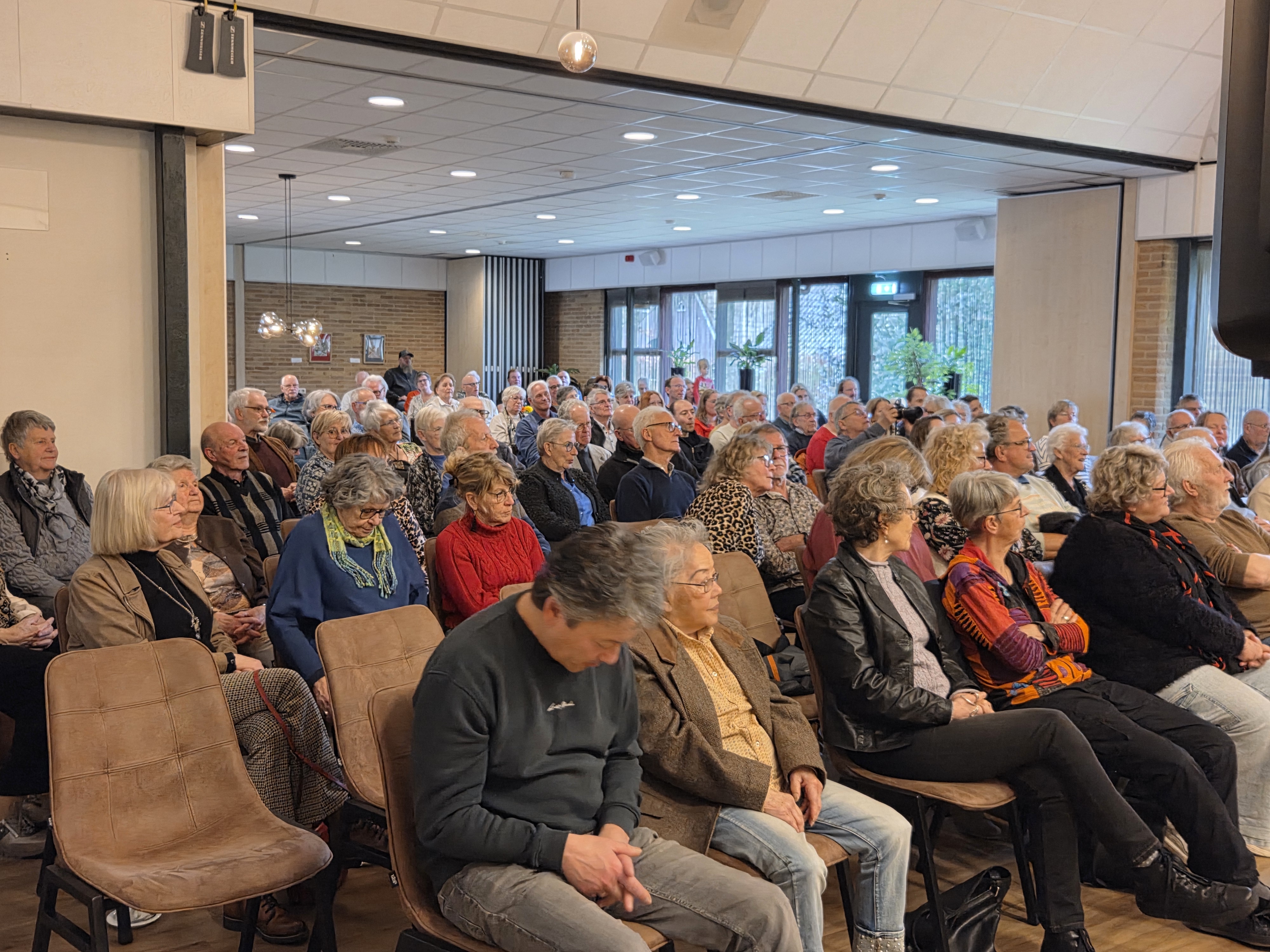 433 hele zaal.jpg