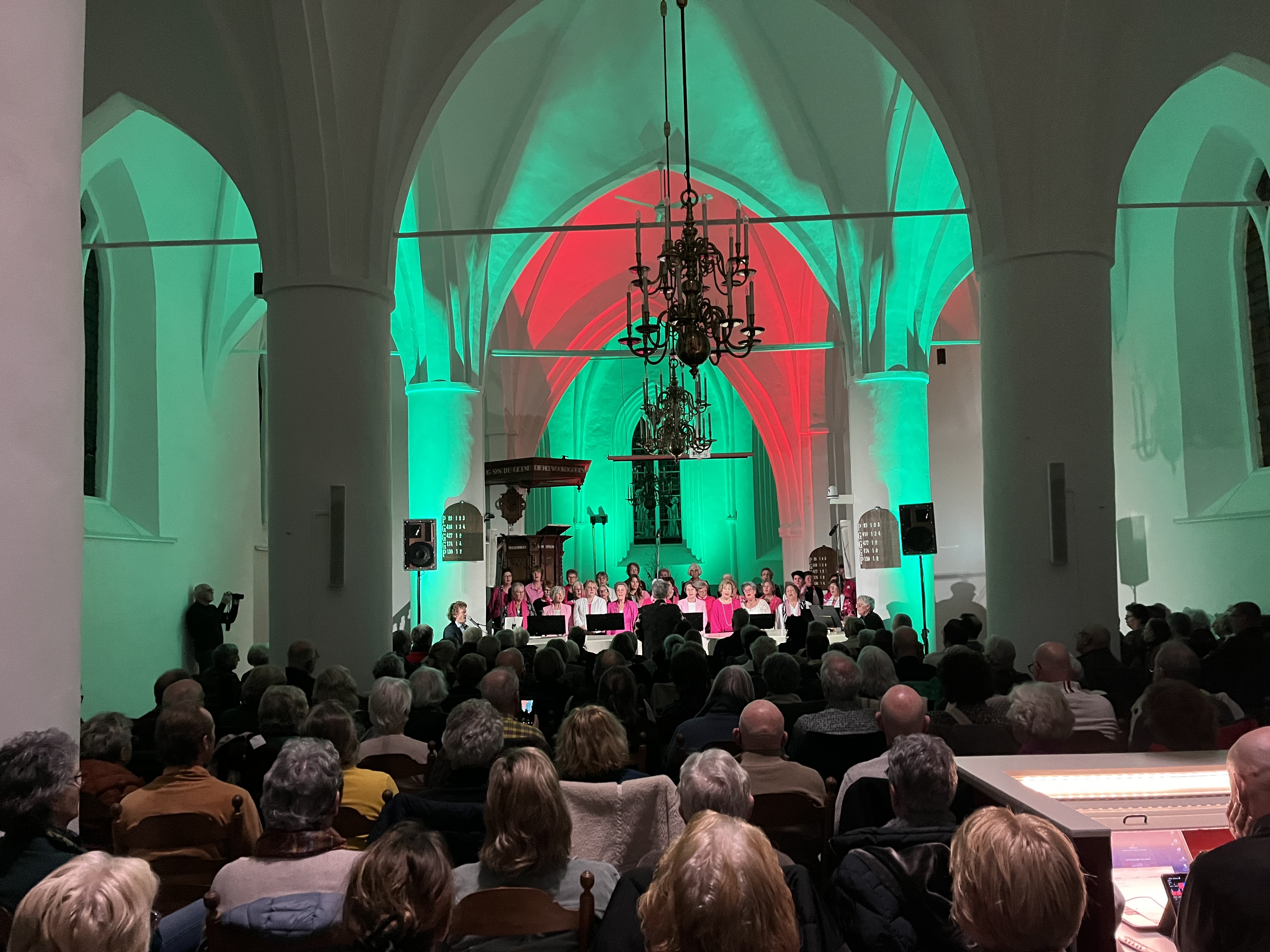 foto5 Volle kerk.jpeg